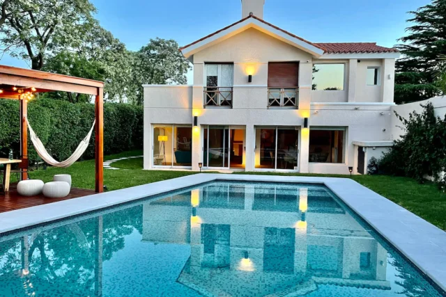 Spacious 5-Bedroom Family Home in Carrasco Norte